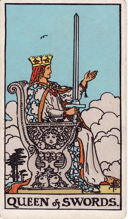 Королева Мечей (Queen of Swords) — карта Таро колоды Уэйта-Смит