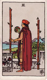 Двойка Жезлов (Two of Wands) — карта Таро колоды Уэйта-Смит